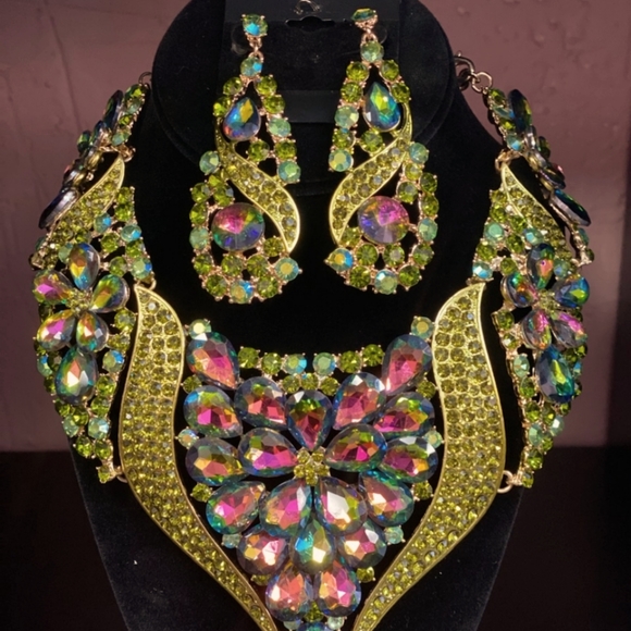 Necklace Set - Picture 1 of 2